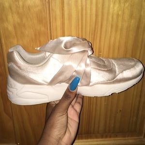 Rihanna Fenty Bow Tie Pumas